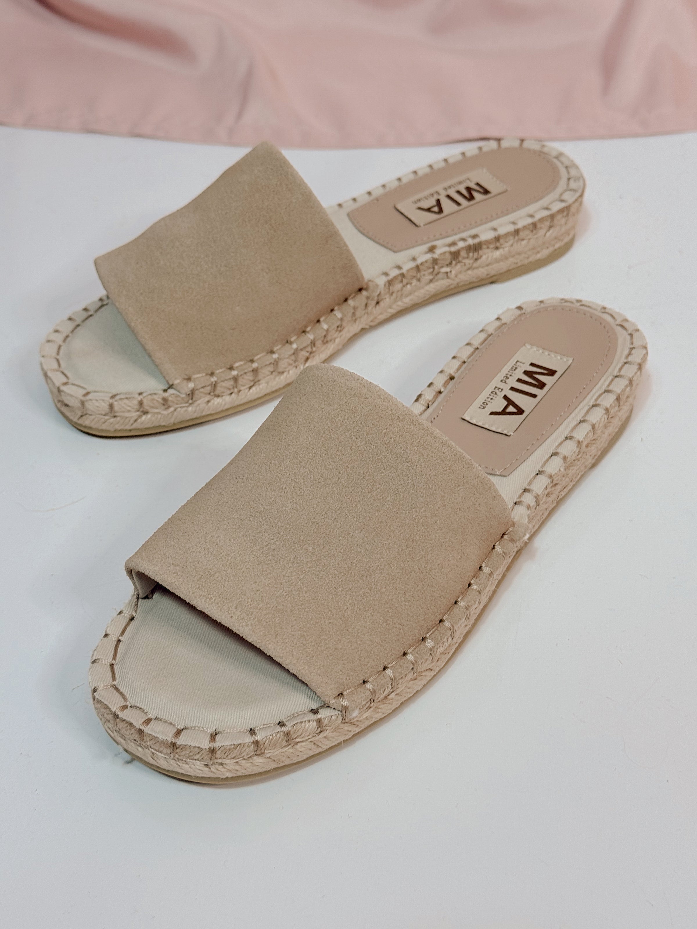 Noveli Suede Sandal - Taupe