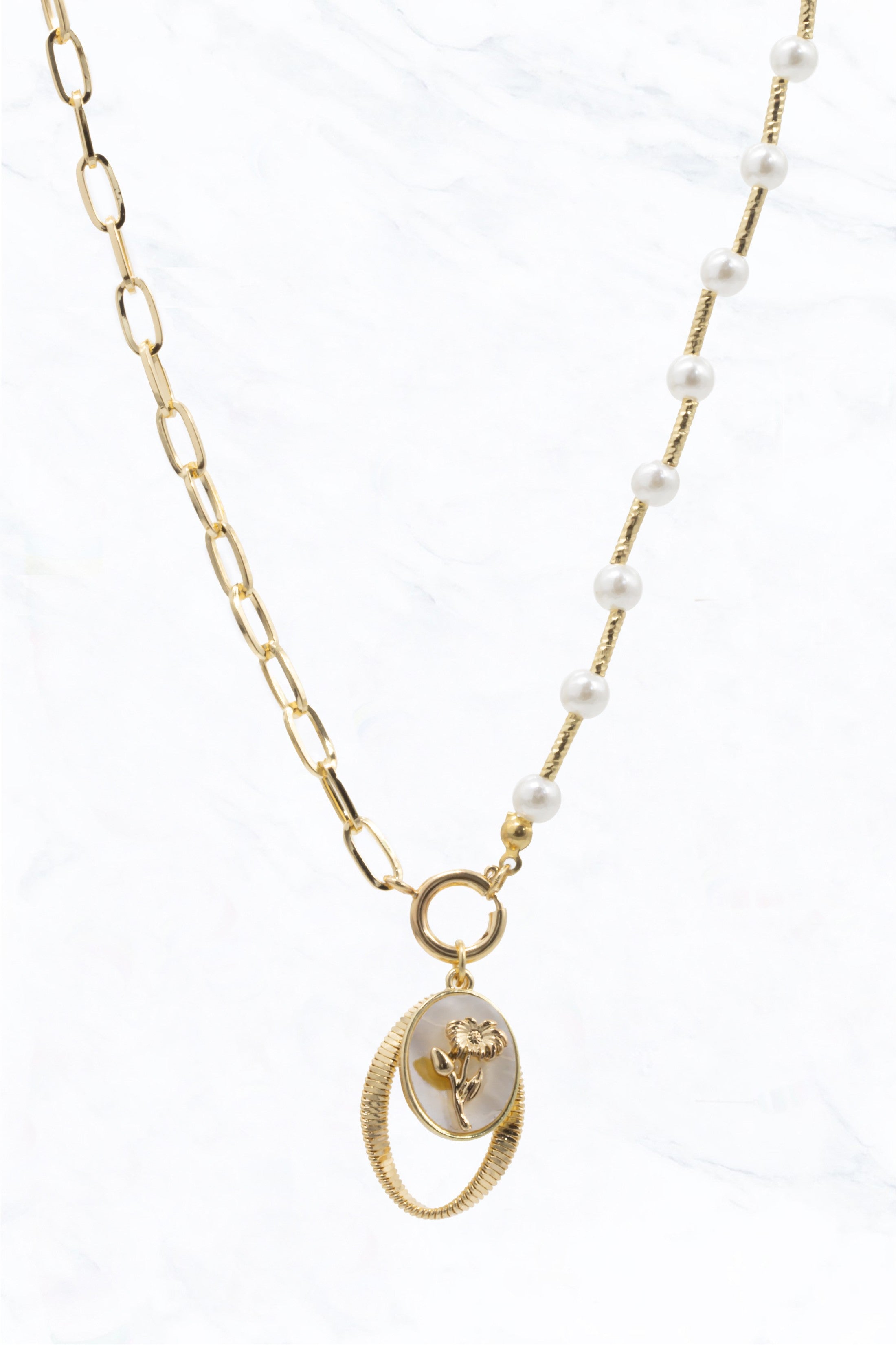 Honorary Heirloom Elegant Gold Detailed Necklace