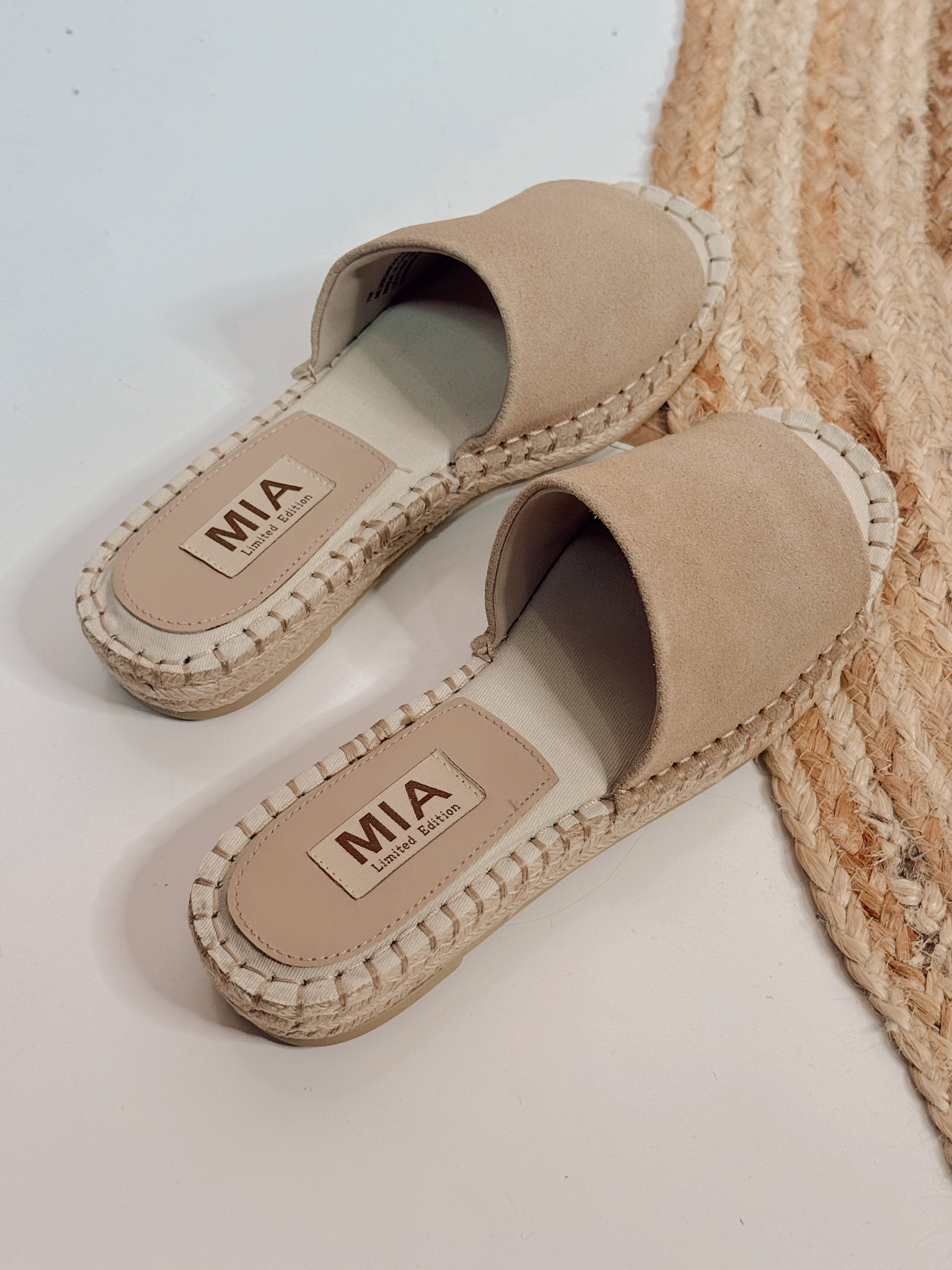 Noveli Suede Sandal - Taupe