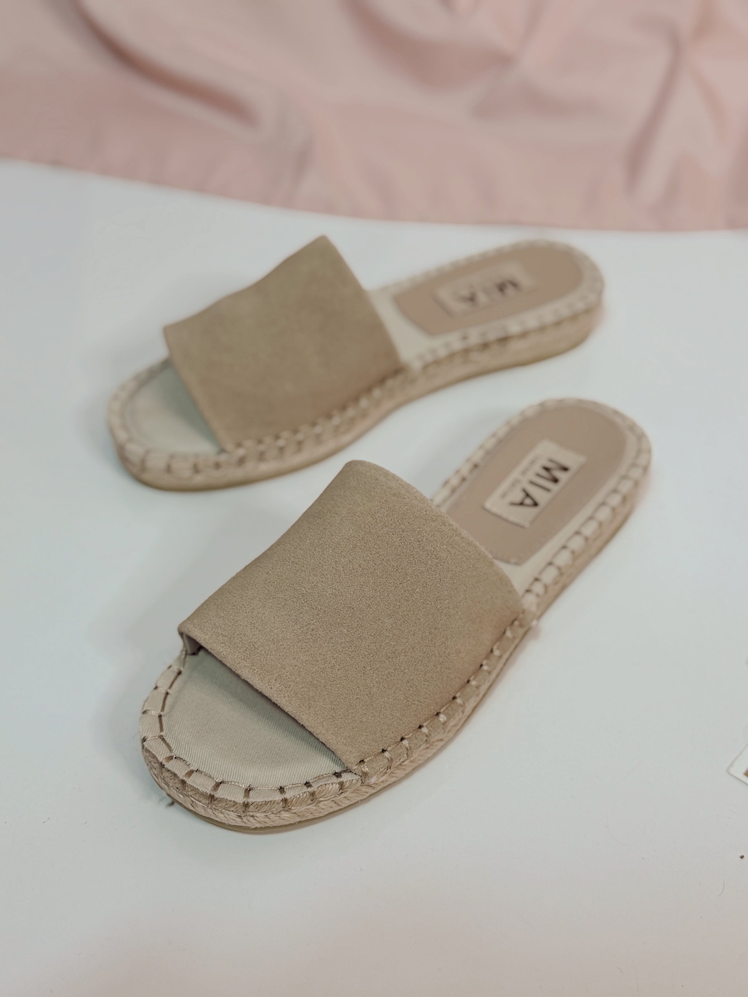 Noveli Suede Sandal - Taupe