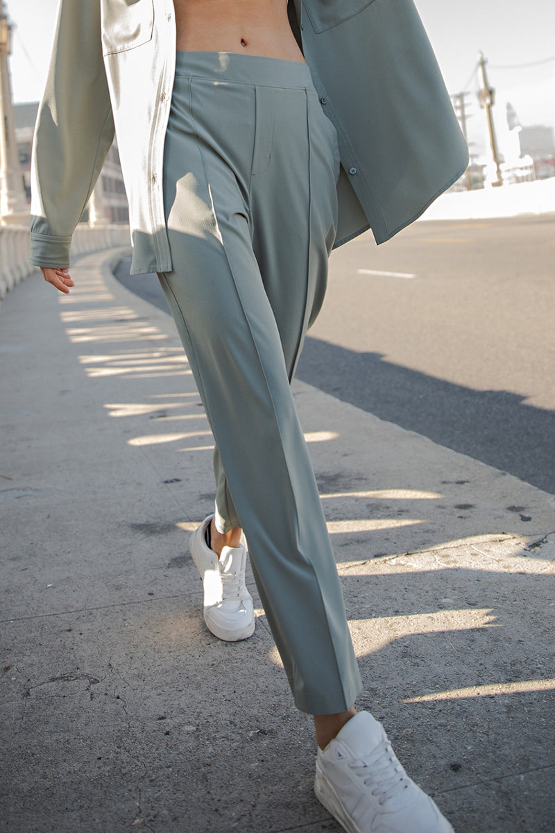 Luxe Lounge Crinkle Woven Crop Pants - Limestone