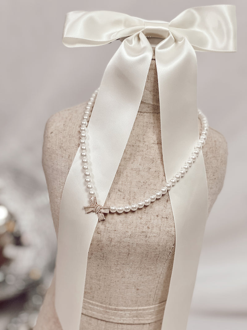 Pearls and a Bow Necklace Set