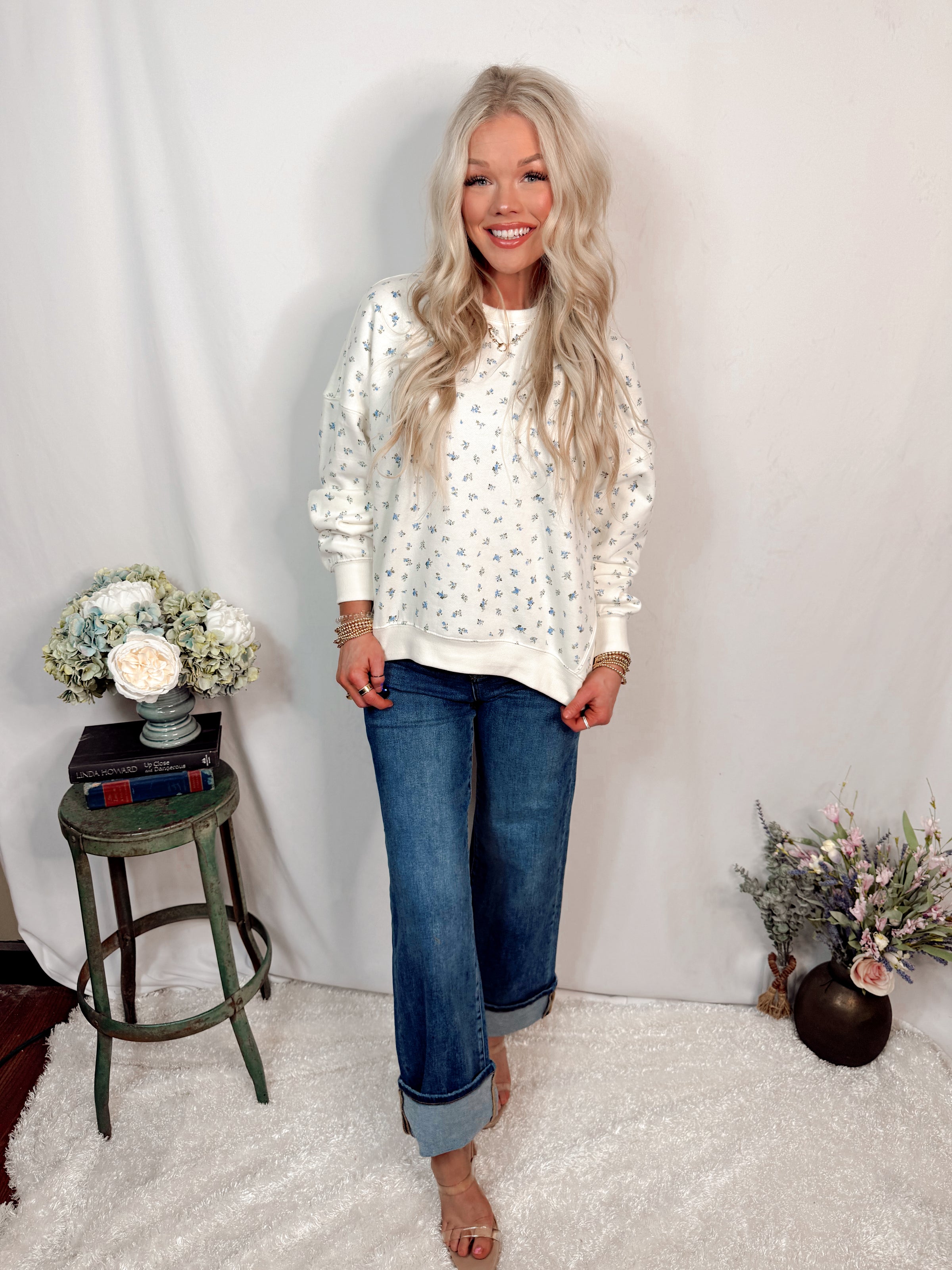 Ditzy Daisies Floral Pullover Top - Blue