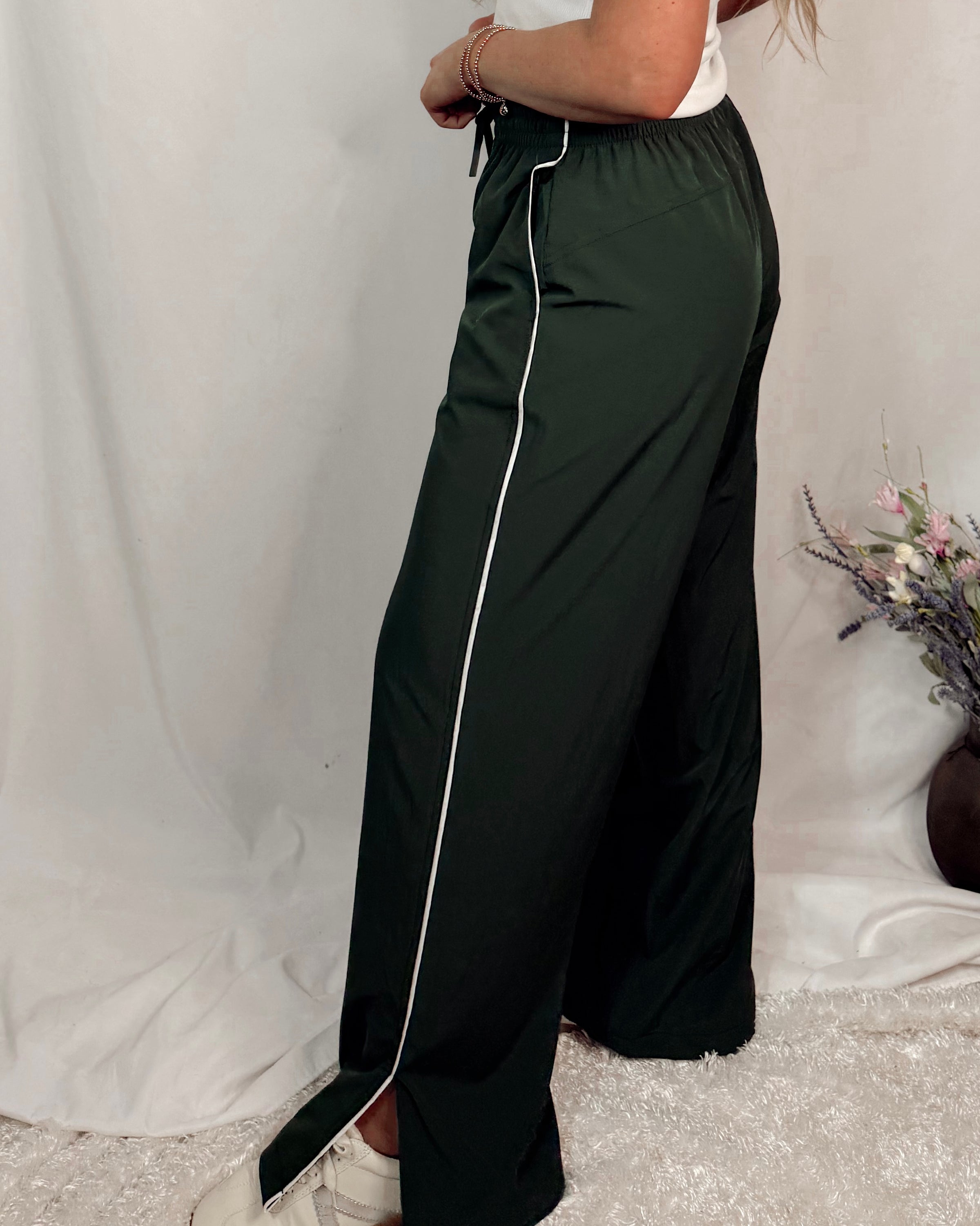 Finish Line Contrast Piping Drawstring Pants - Sycamore