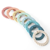 Braided texture of rainbow colored linkable rings 