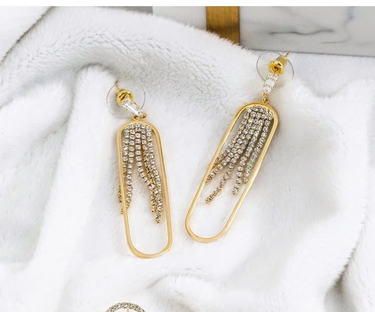 The  Gatsby Dangle Earring