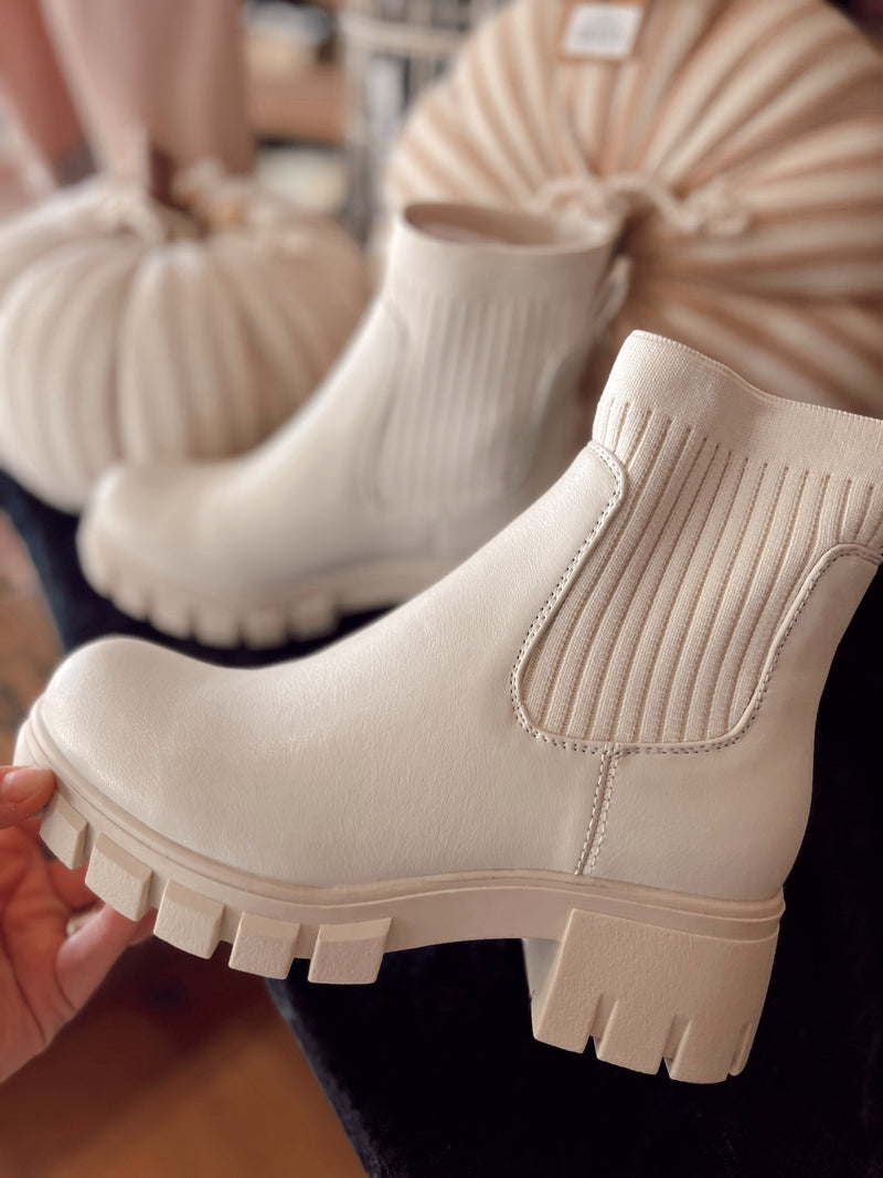 Oakland Beige Booties