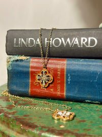 Token of Gold Detailed Cubic Zirconia Clover Pendant Necklace