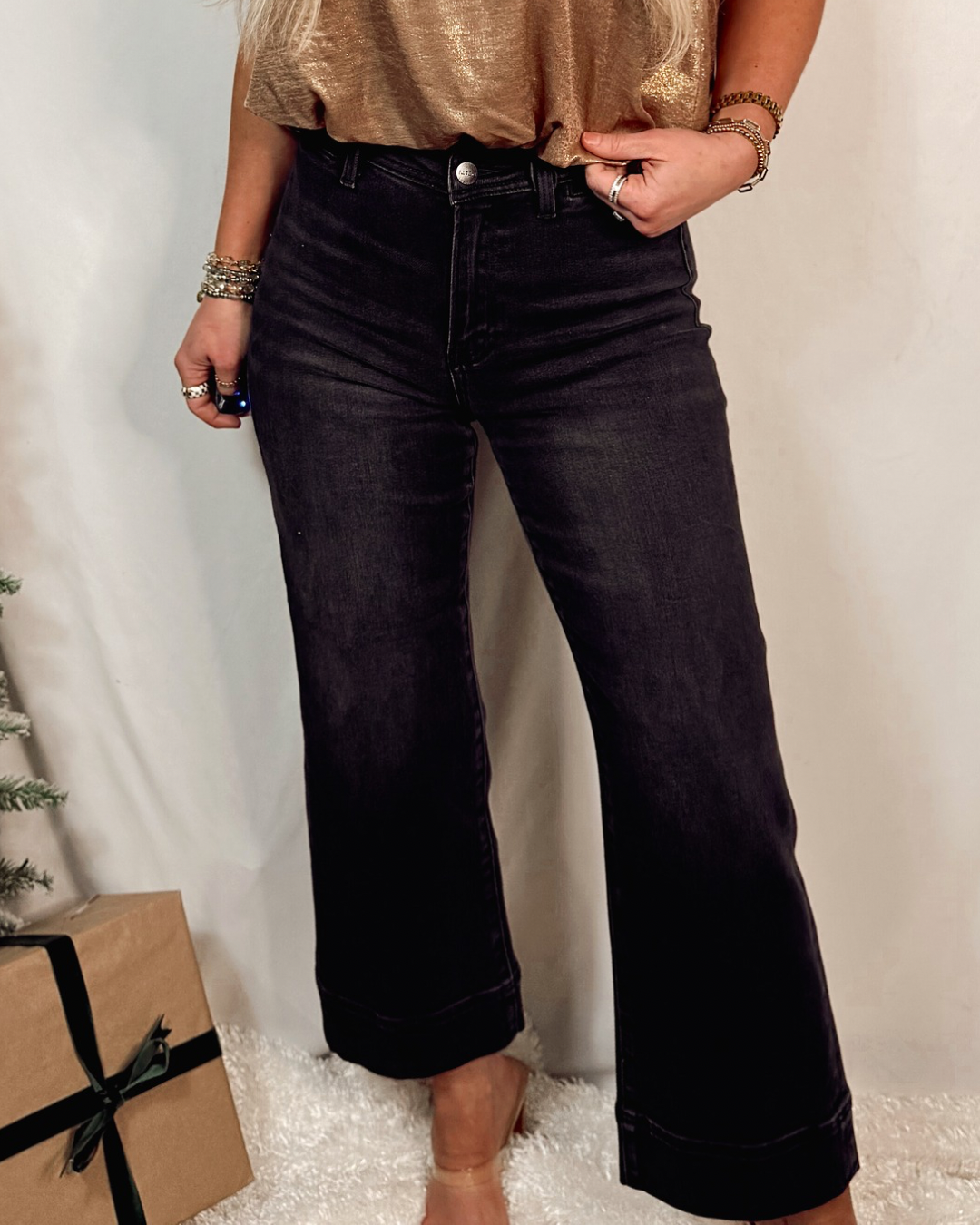 Hollow High Rise Cropped Wide Leg Jeans - Washed Black