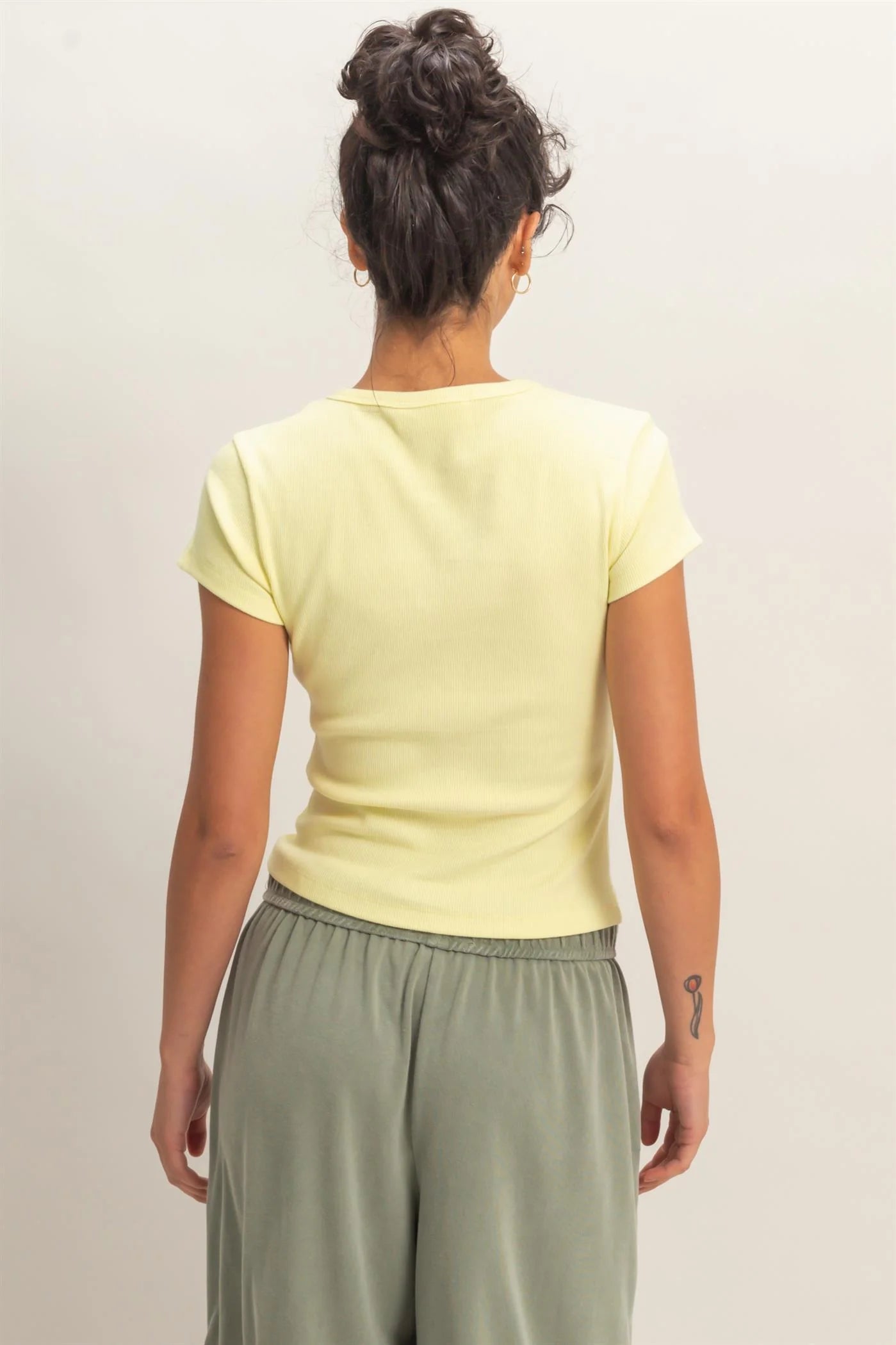 Minimal Chic Ribbed Crew Neck Basic Tee - Pale Yellow