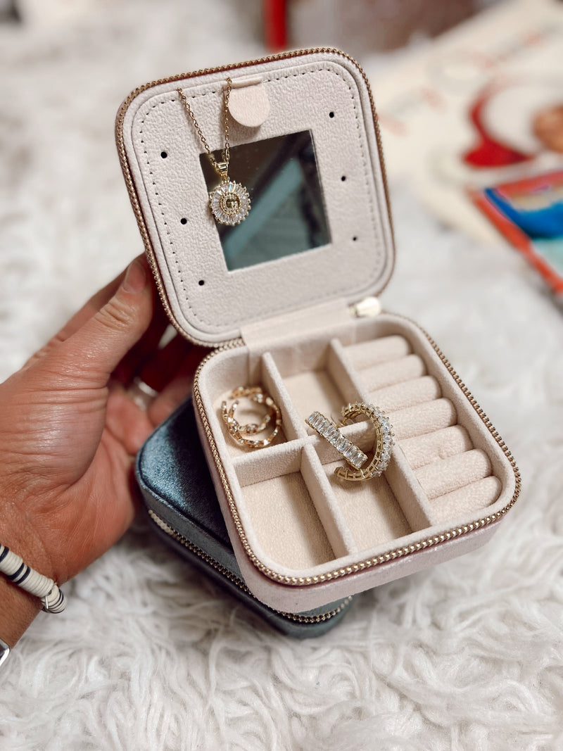 Pure Charm Velvet Jewelry Box